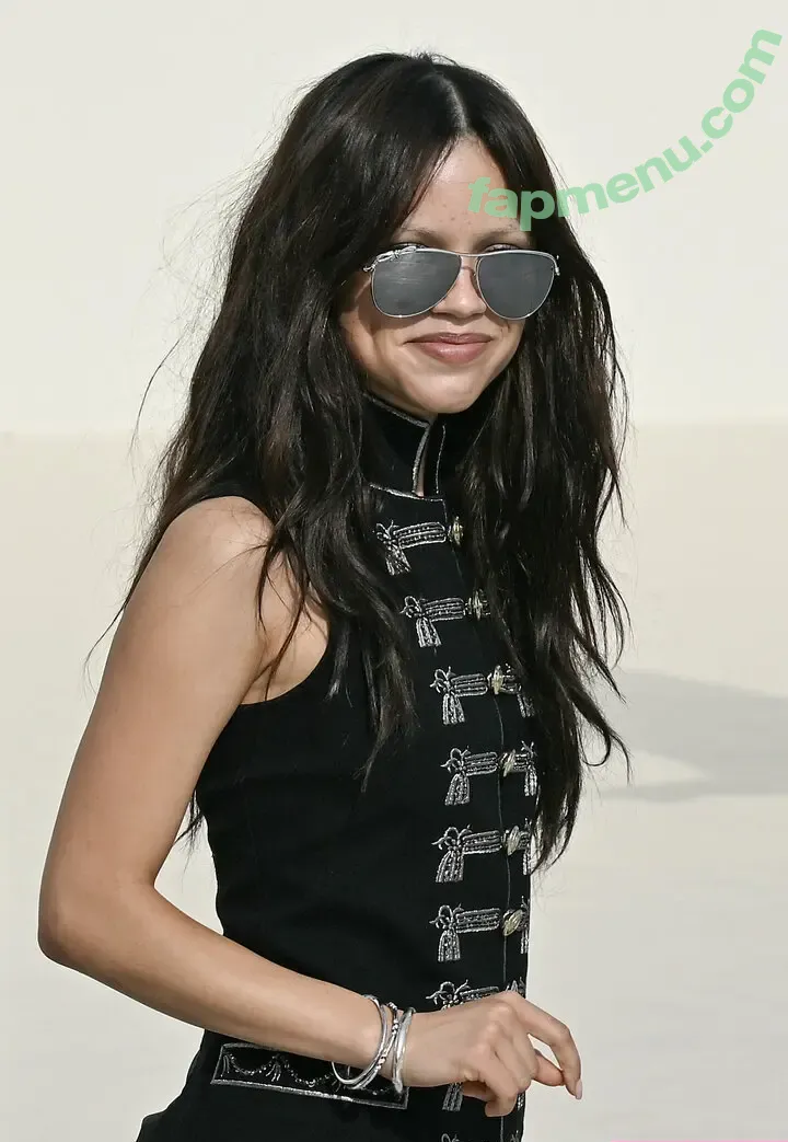 Jenna Ortega nude photo #1158 (Page / jennaortega / ortega00)