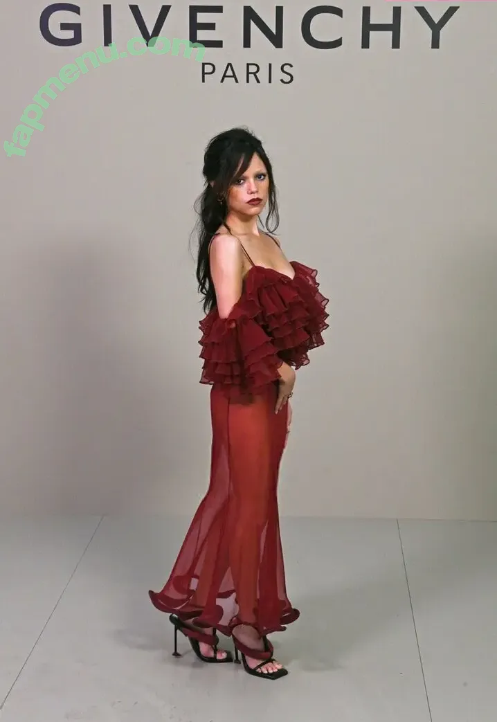 Jenna Ortega nude photo #1222 (Page / jennaortega / ortega00)