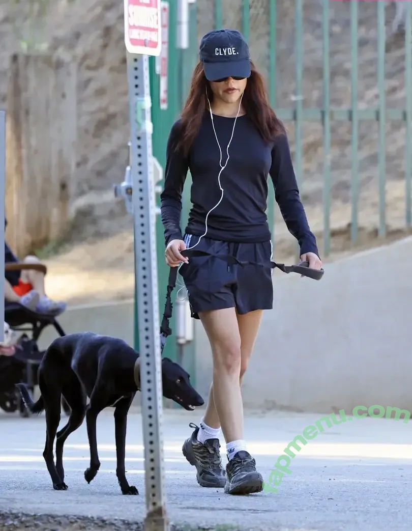 Jenna Ortega nude photo #1300 (Page / jennaortega / ortega00)