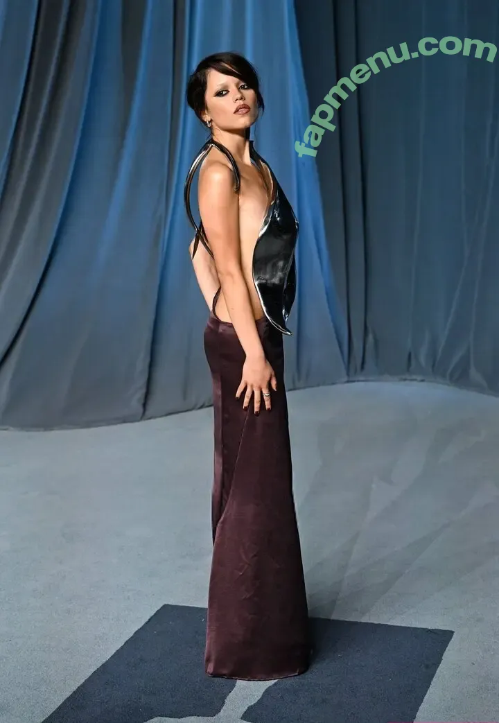 Jenna Ortega nude photo #1408 (Page / jennaortega / ortega00)