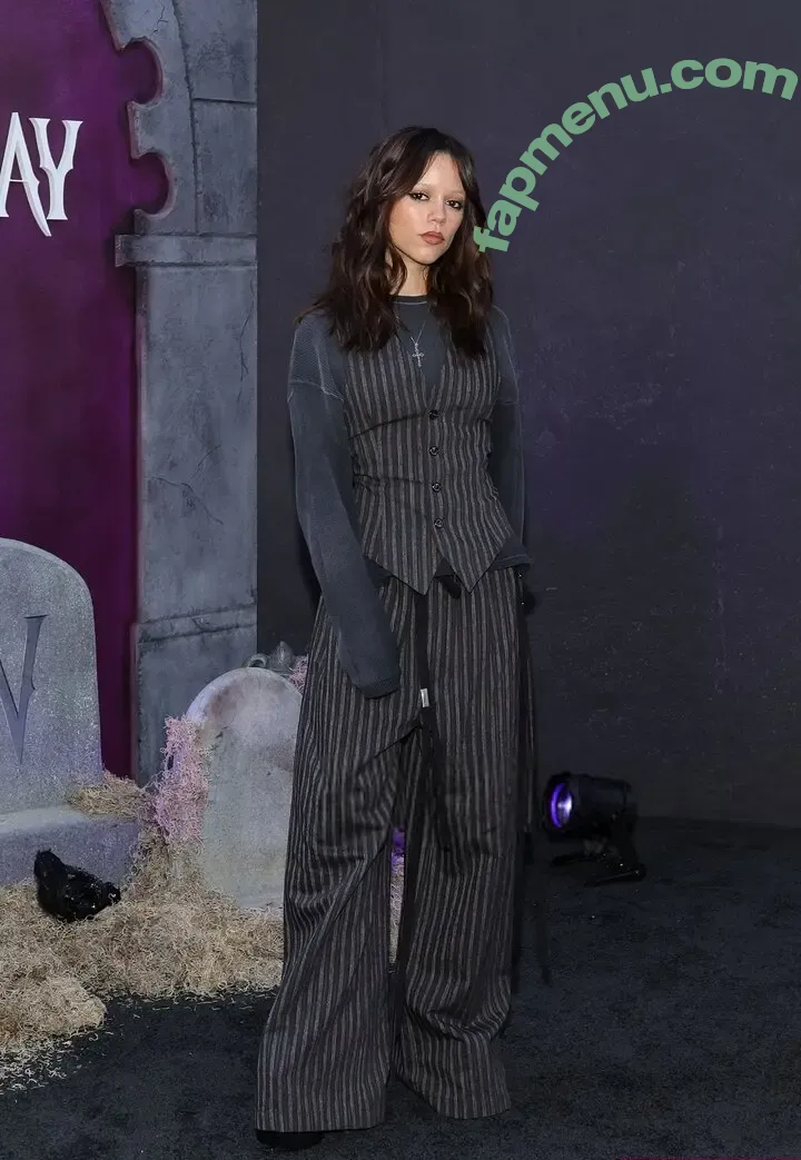 Jenna Ortega nude photo #1517 (Page / jennaortega / ortega00)