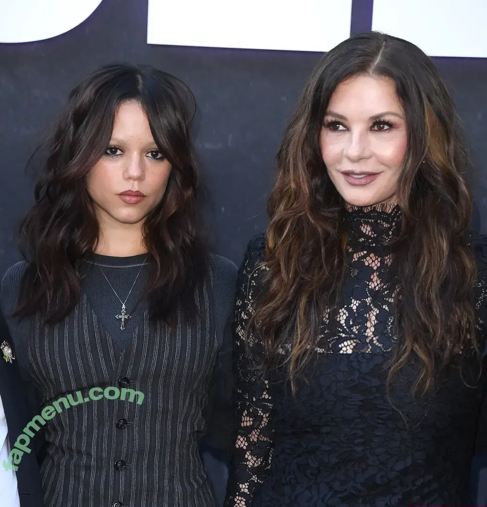 Jenna Ortega nude photo #1521 (Page / jennaortega / ortega00)