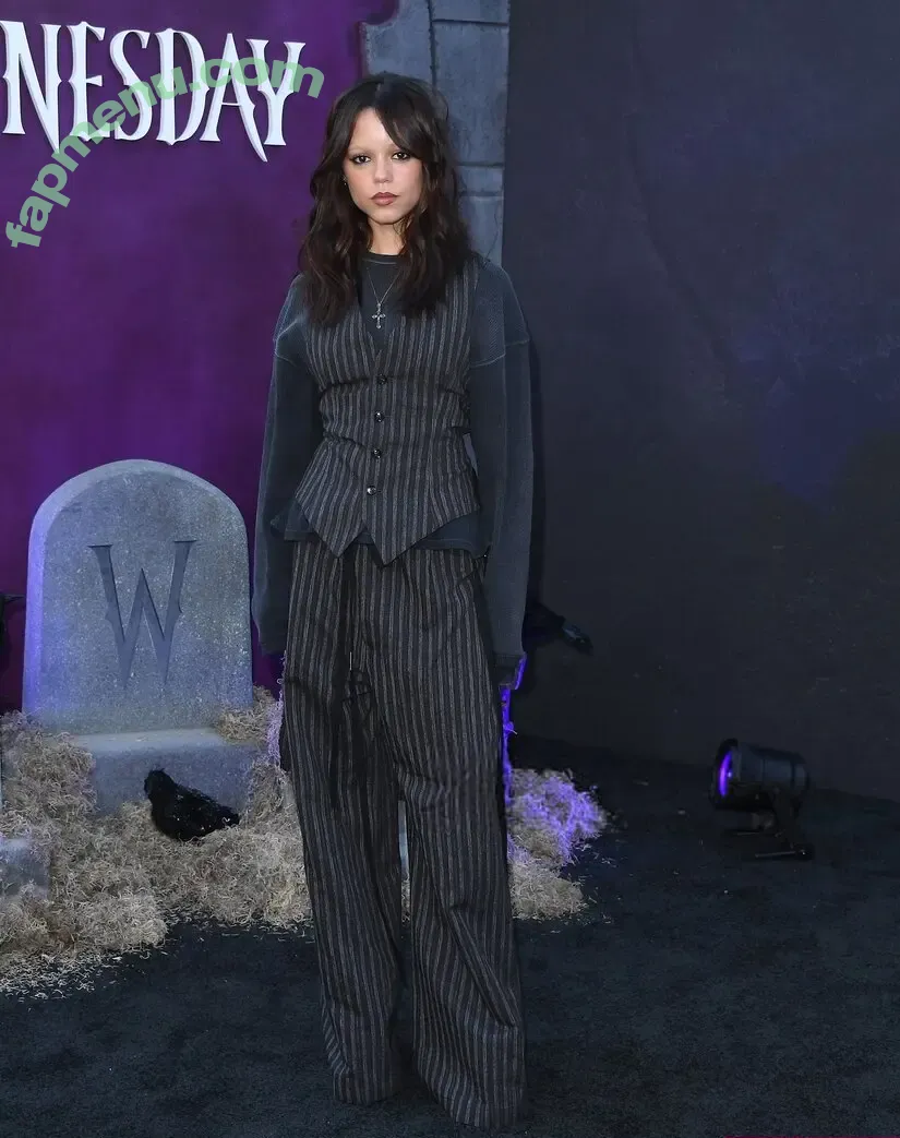 Jenna Ortega nude photo #1542 (Page / jennaortega / ortega00)