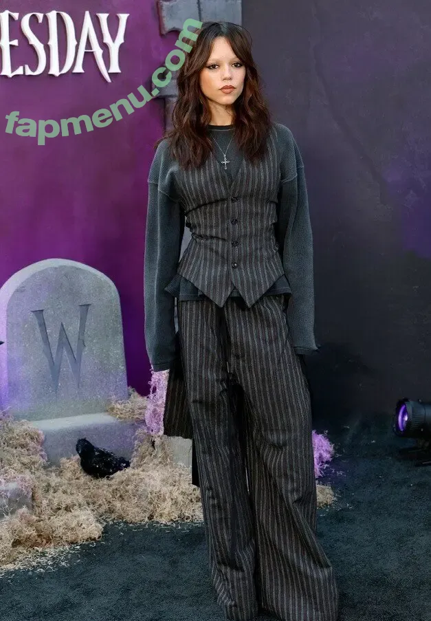 Jenna Ortega nude photo #1549 (Page / jennaortega / ortega00)