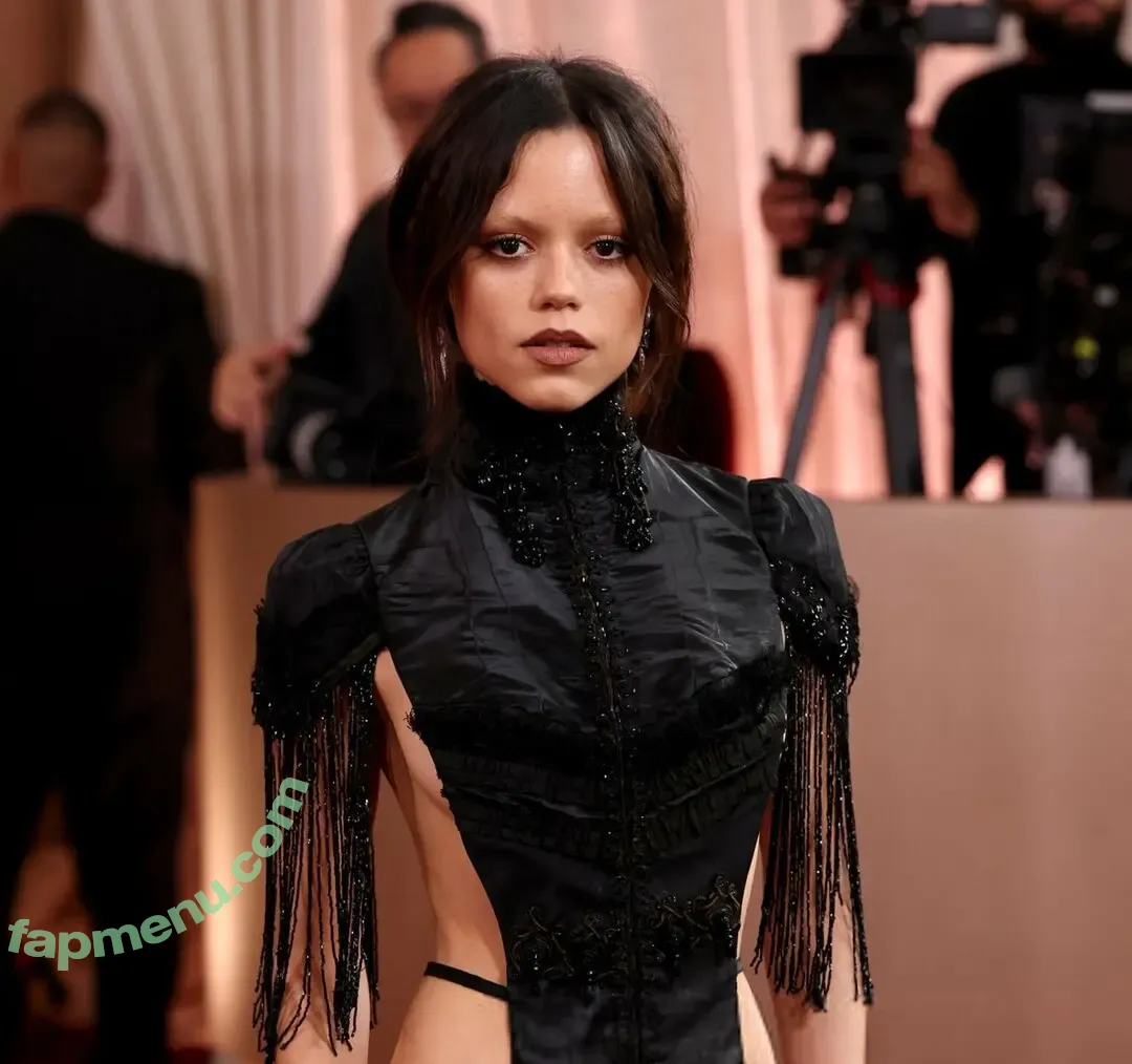 Jenna Ortega nude photo #2986 (jennaortega)
