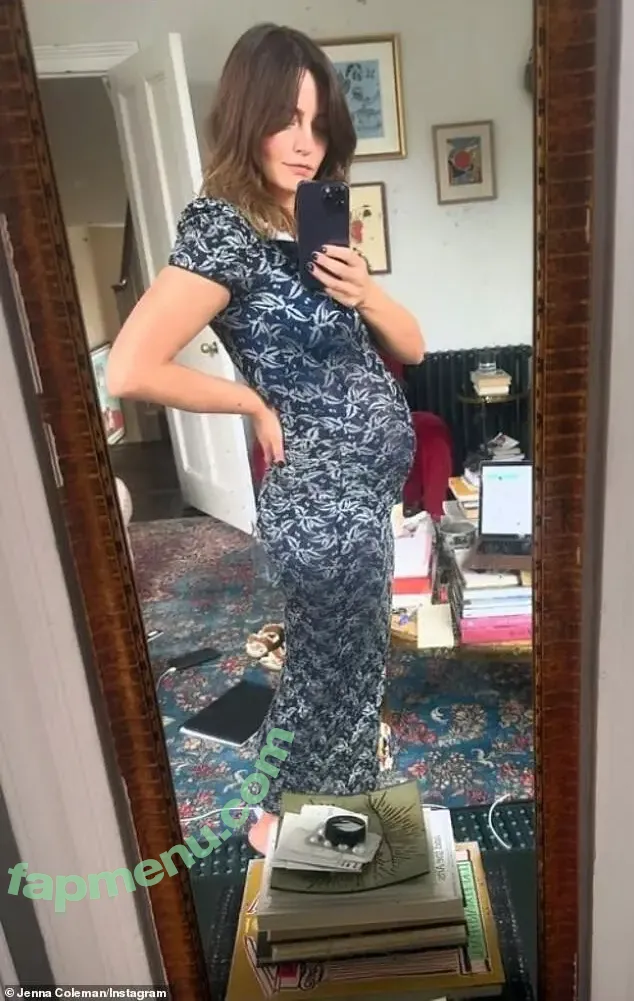 jennacoleman nude photo #0008 (jennacoleman)