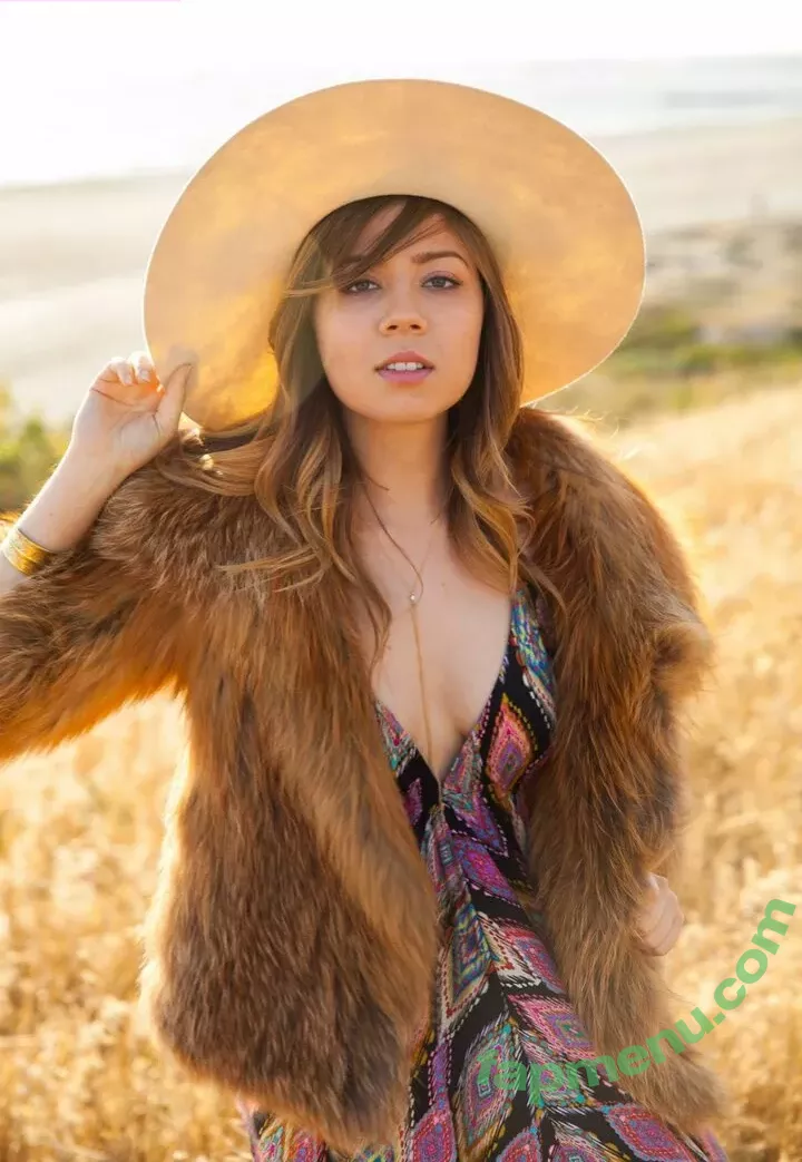 Jennette McCurdy nude photo #0050 (jennettemccurdy)