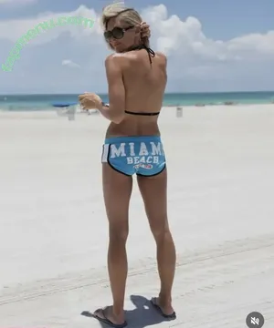 Jenni Falconer / jennifalconer nude photo #0350
