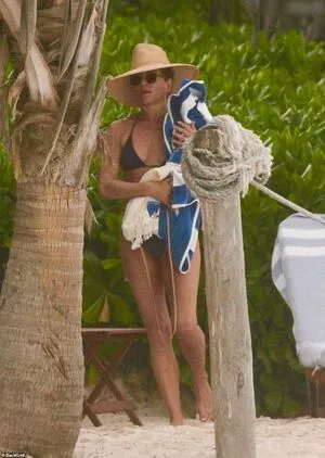 Jennifer Aniston / jenniferaniston nude photo #0795