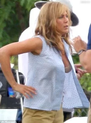 Jennifer Aniston / jenniferaniston nude photo #0982