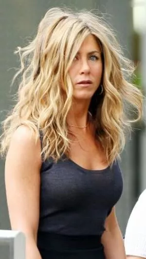 Jennifer Aniston / jenniferaniston nude photo #1025