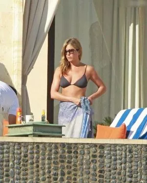 Jennifer Aniston / jenniferaniston nude photo #1143