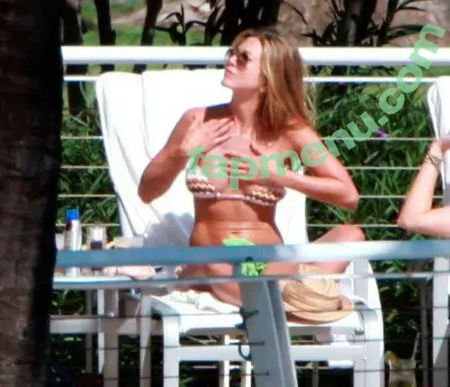 Jennifer Aniston nude photo #1469 (Jenniferlolavie / jenniferaniston)
