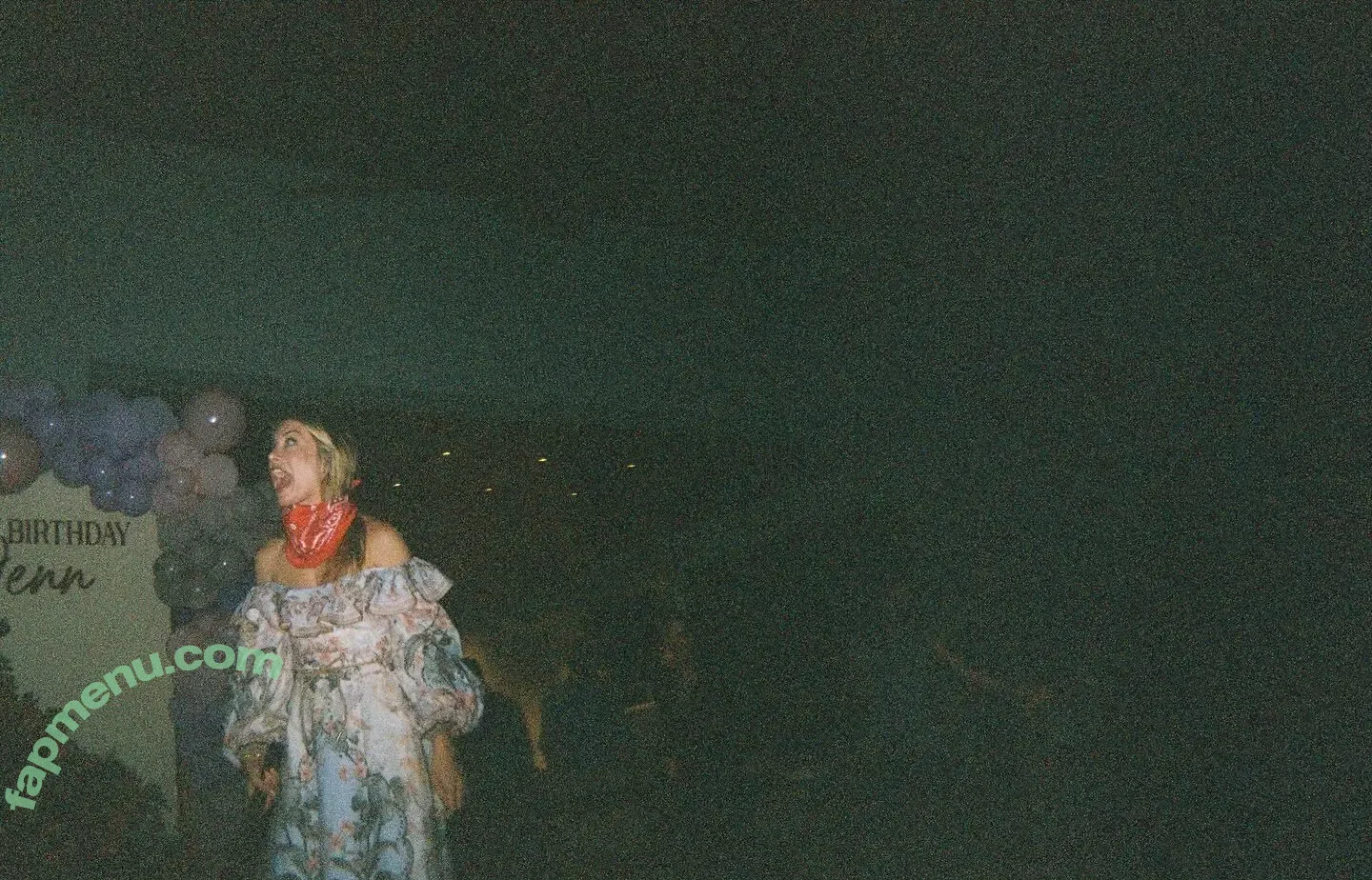 Jennifer Holland nude photo #0187 (Actress / jenniferlholland)