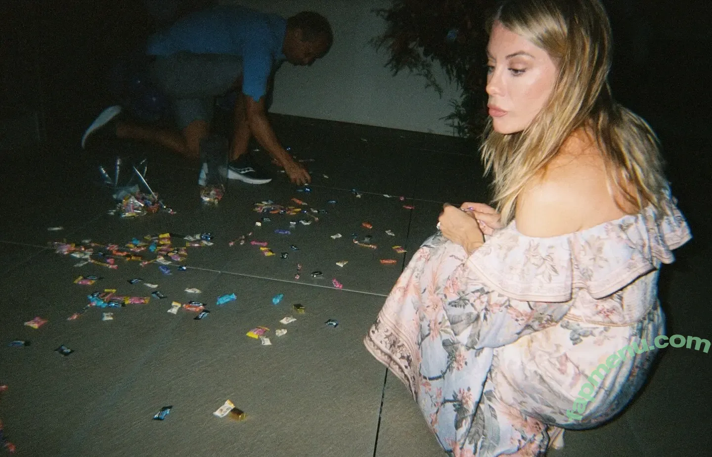 Jennifer Holland nude photo #0189 (Actress / jenniferlholland)