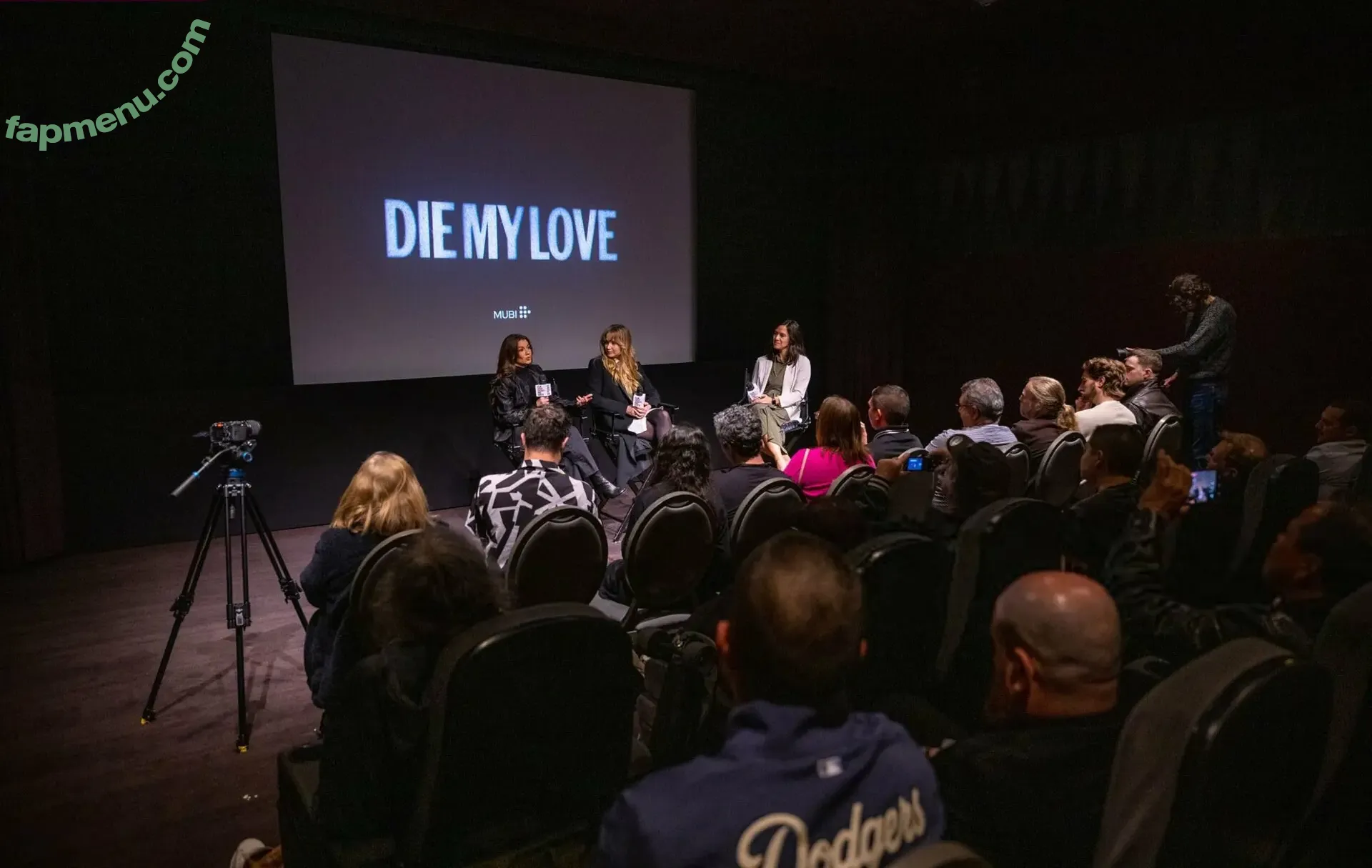 Jennifer Lawrence nude photo #0390 (jennifer_lawrence / jenniferlawrence_)