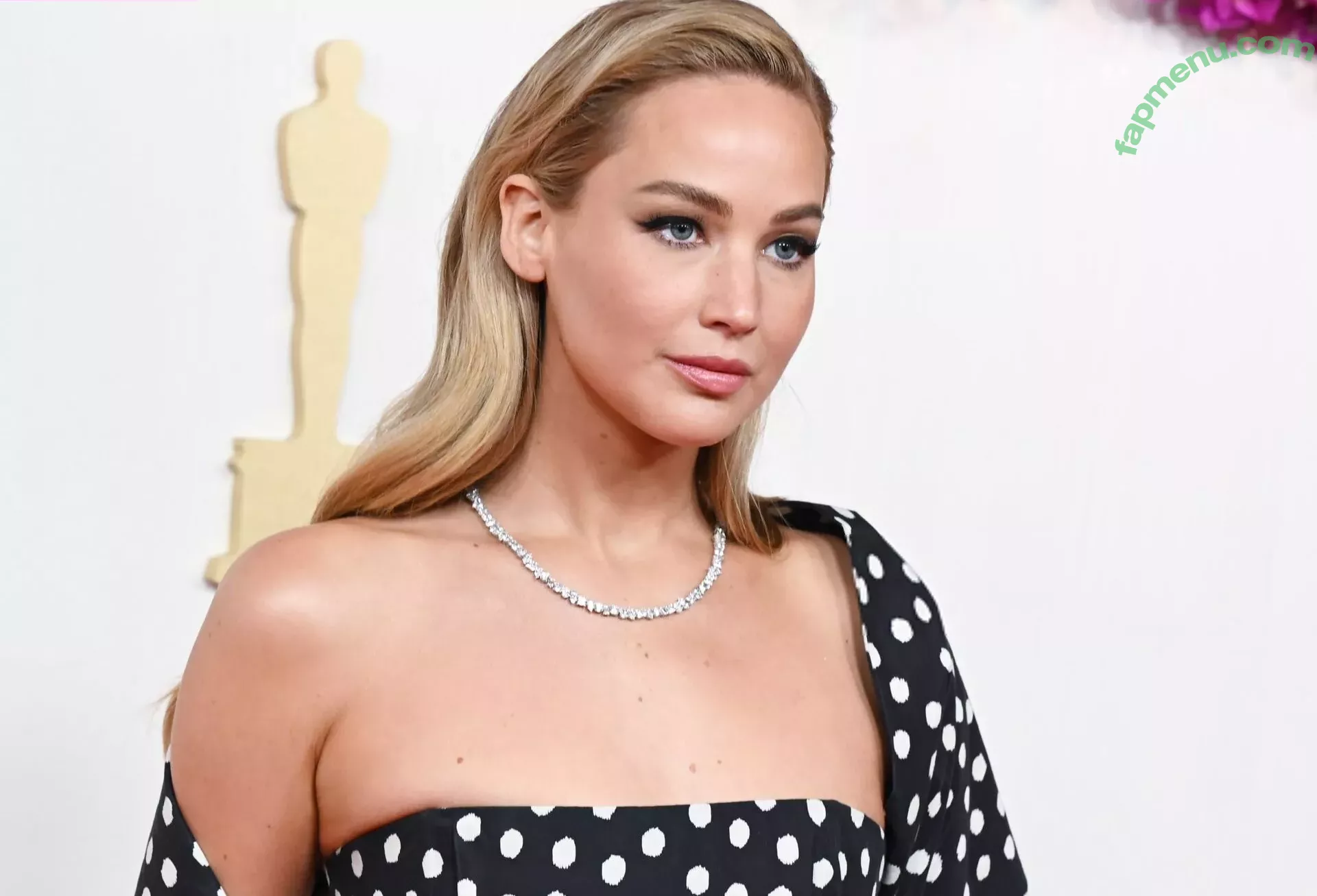 Jennifer Lawrence nude photo #1201 (1jnnf / jennifer.lawrence)