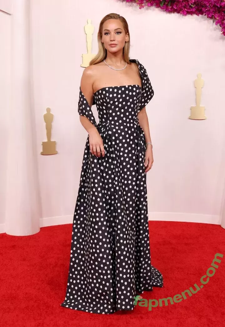 Jennifer Lawrence nude photo #1215 (1jnnf / jennifer.lawrence)