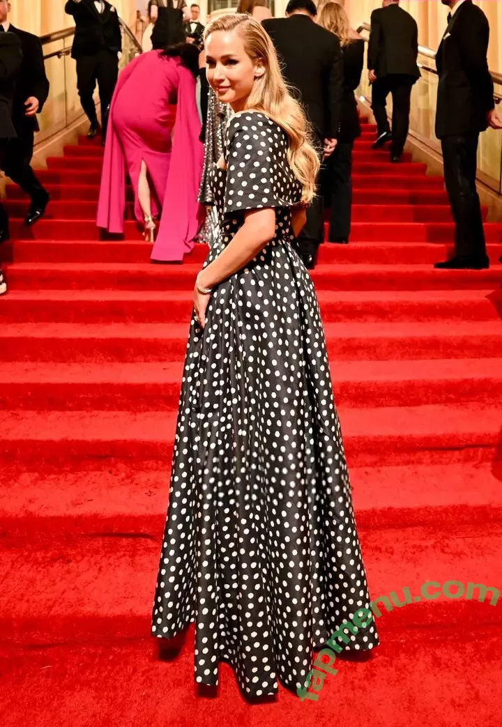 Jennifer Lawrence nude photo #1221 (1jnnf / jennifer.lawrence)