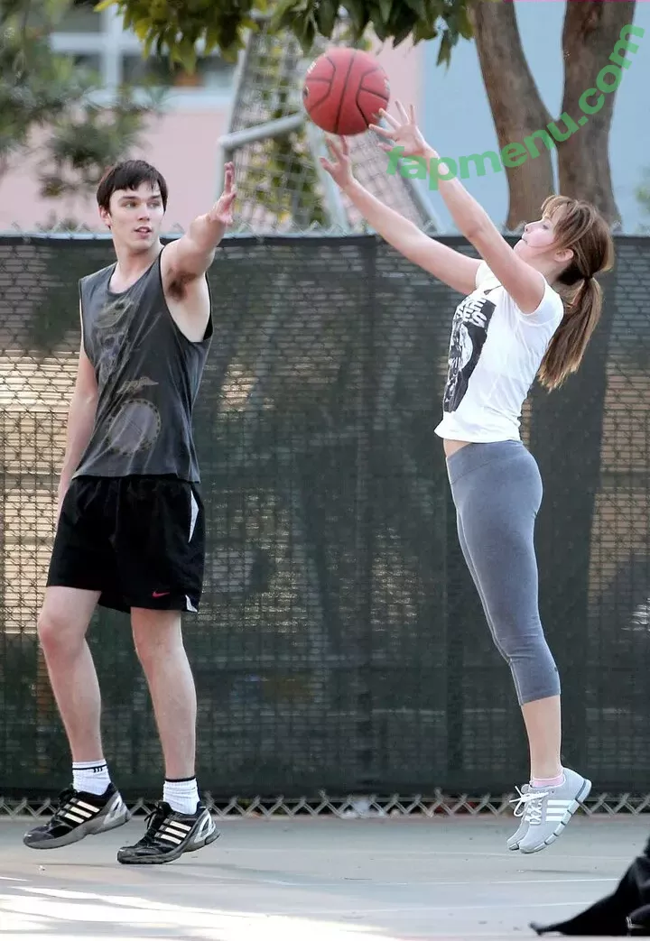 Jennifer Lawrence nude photo #1351 (1jnnf / jennifer.lawrence)