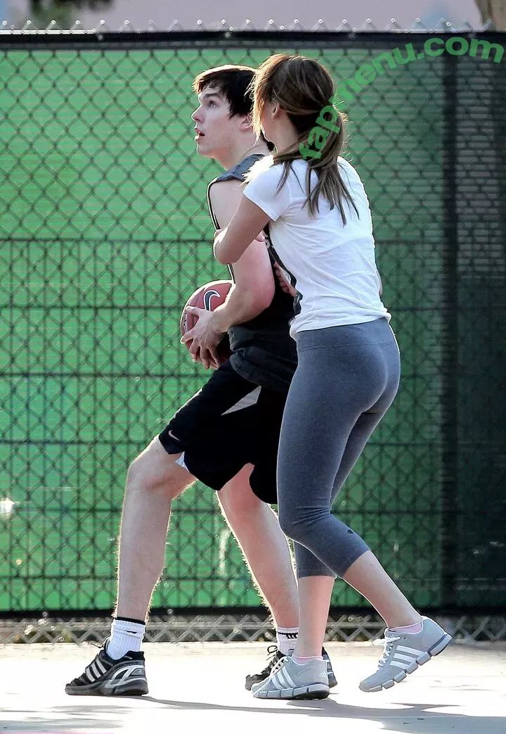 Jennifer Lawrence nude photo #1359 (1jnnf / jennifer.lawrence)