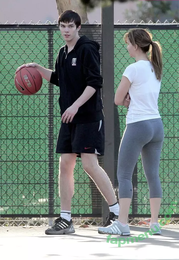 Jennifer Lawrence nude photo #1371 (1jnnf / jennifer.lawrence)