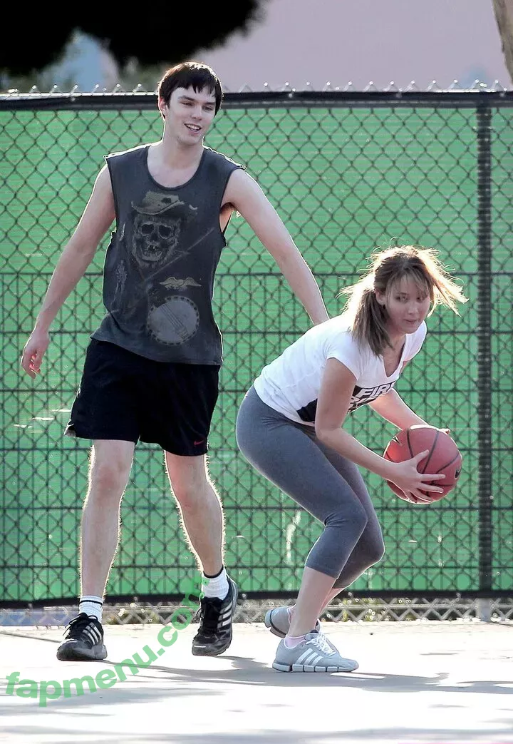 Jennifer Lawrence nude photo #1395 (1jnnf / jennifer.lawrence)