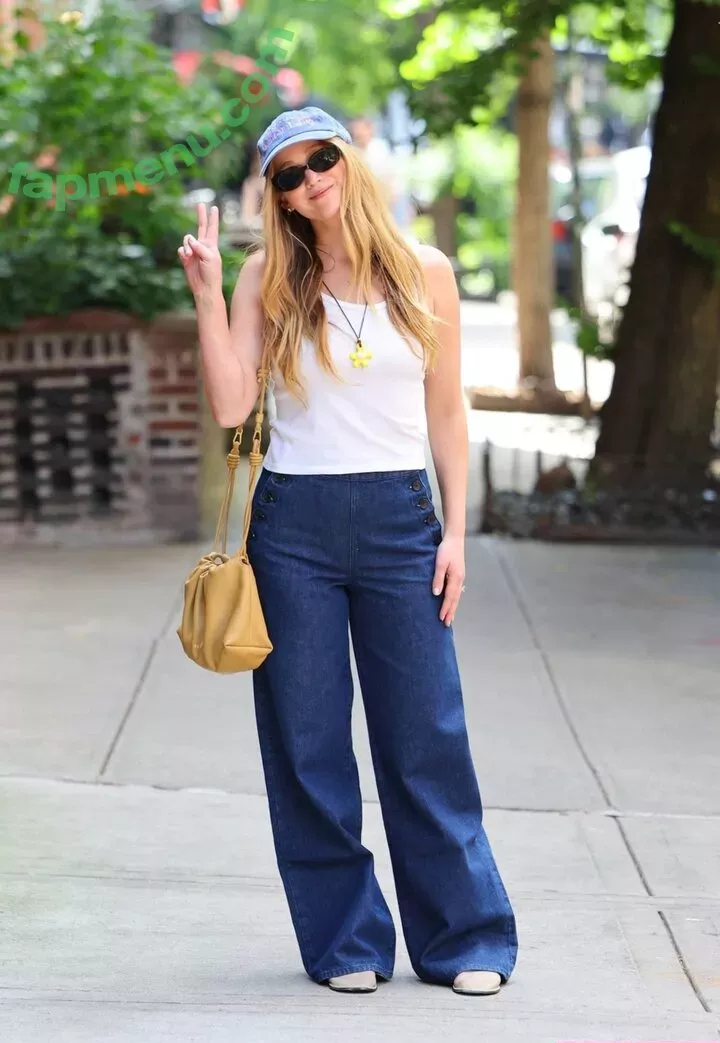 Jennifer Lawrence nude photo #1780 (1jnnf / jennifer.lawrence)