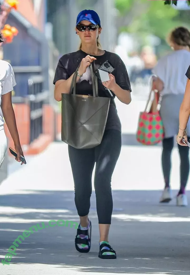 Jennifer Lawrence nude photo #1901 (1jnnf / jennifer.lawrence)