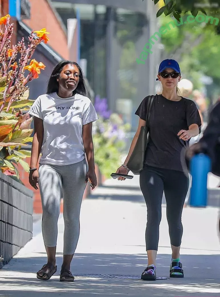 Jennifer Lawrence nude photo #1909 (1jnnf / jennifer.lawrence)