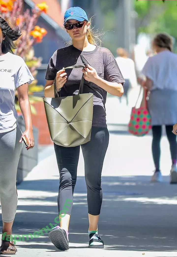 Jennifer Lawrence nude photo #1912 (1jnnf / jennifer.lawrence)