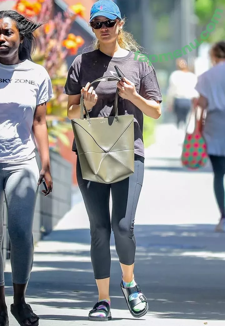 Jennifer Lawrence nude photo #1913 (1jnnf / jennifer.lawrence)