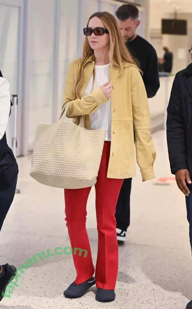 Jennifer Lawrence nude photo #1954 (1jnnf / jennifer.lawrence)