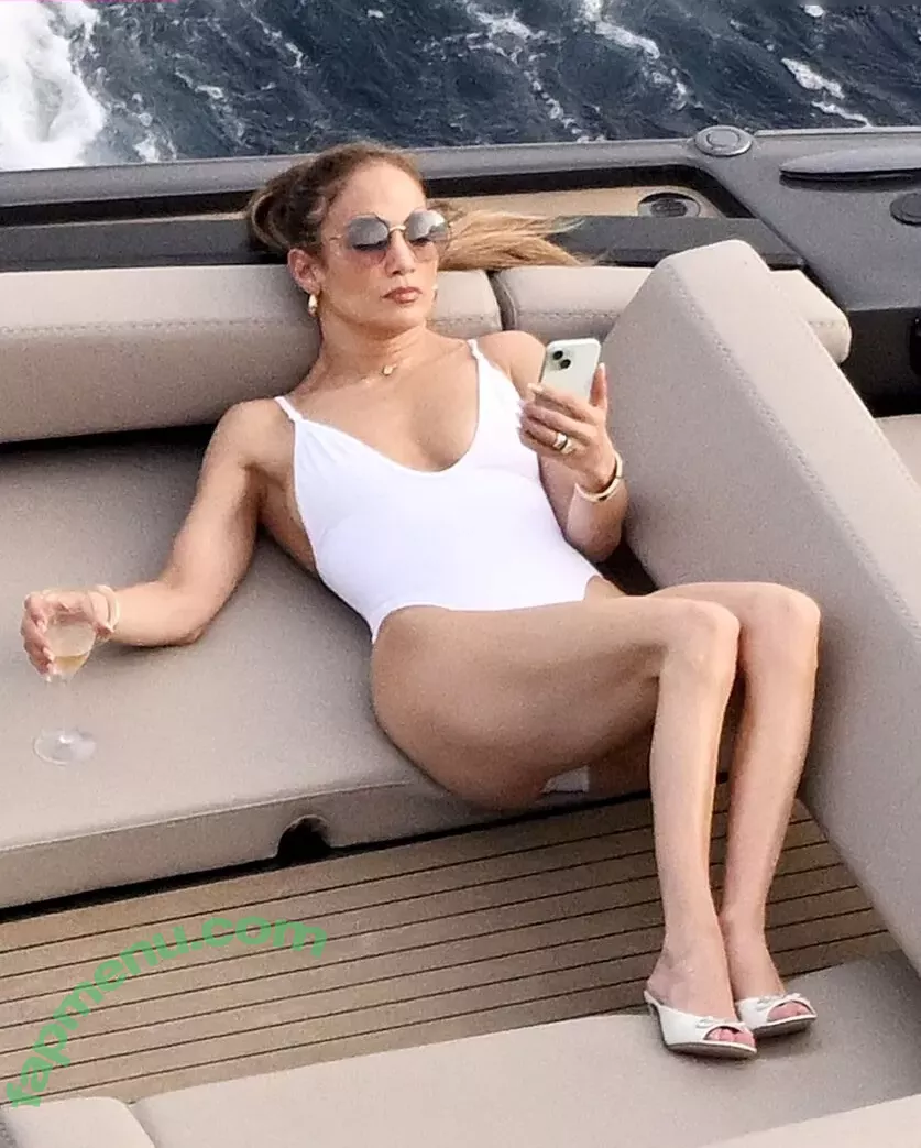 Jennifer Lopez nude photo #2994 (JLo / jennifer_jlo)