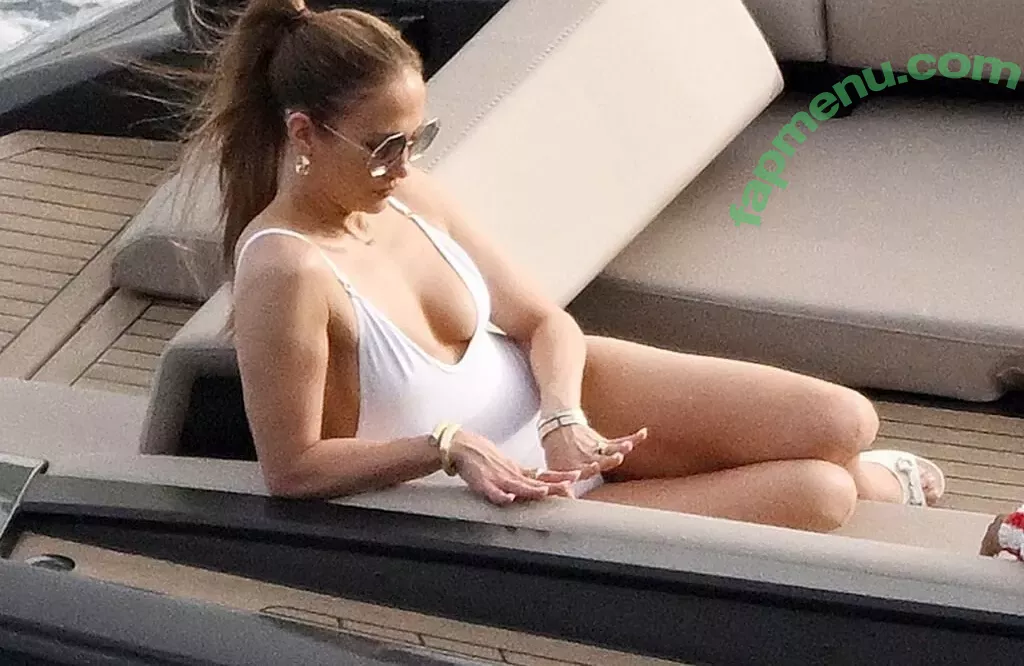 Jennifer Lopez nude photo #2998 (JLo / jennifer_jlo)