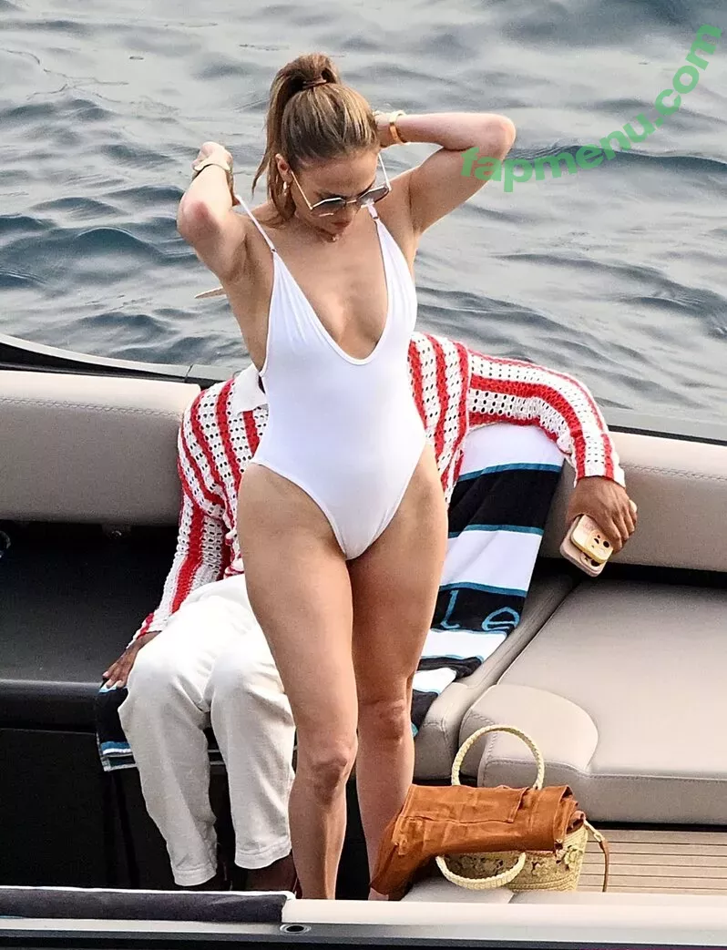 Jennifer Lopez nude photo #3343 (JLo / jennifer_jlo / jenniferlopez)
