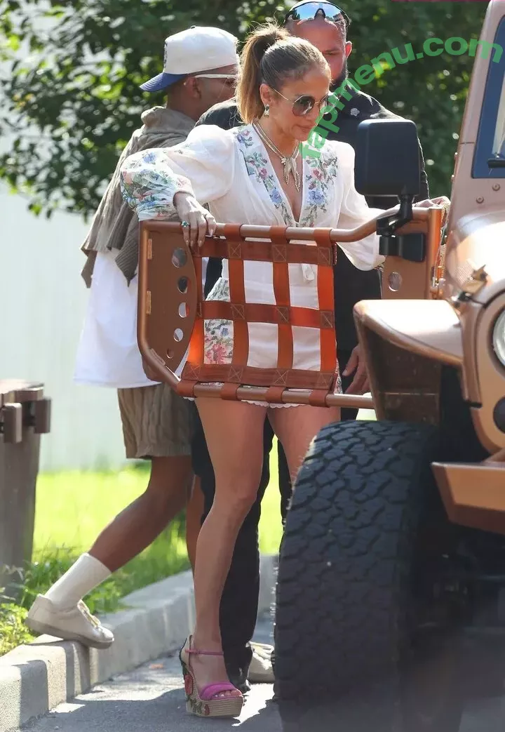 Jennifer Lopez nude photo #3424 (JLo / jennifer_jlo / jenniferlopez)