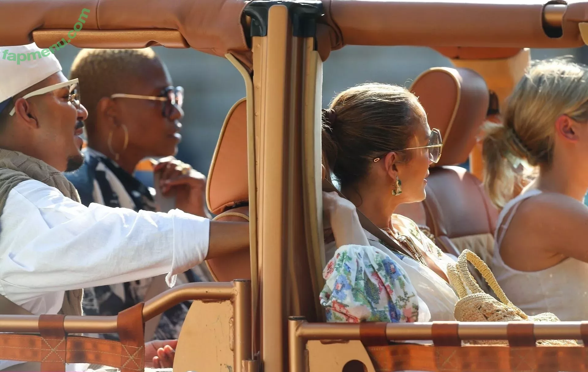 Jennifer Lopez nude photo #3431 (JLo / jennifer_jlo / jenniferlopez)