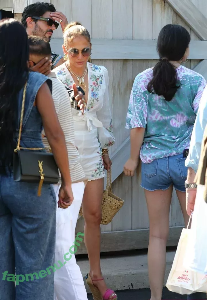 Jennifer Lopez nude photo #3437 (JLo / jennifer_jlo / jenniferlopez)