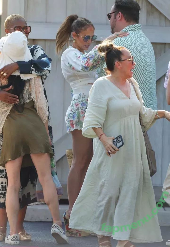 Jennifer Lopez nude photo #3505 (JLo / jenniferlopez)