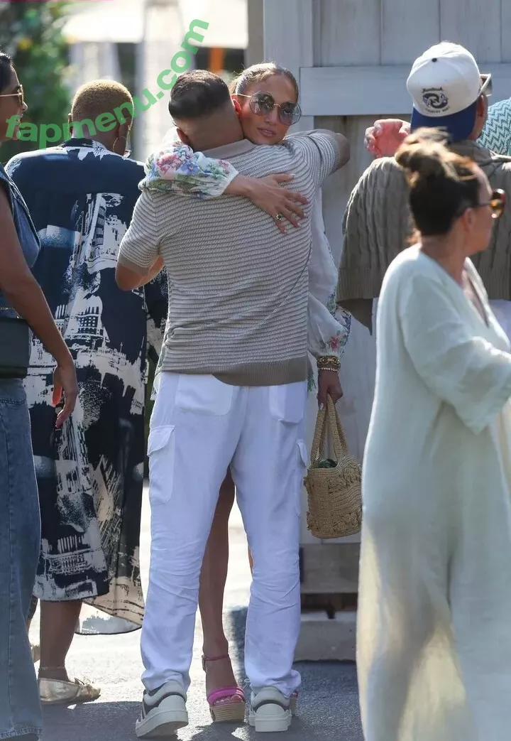 Jennifer Lopez nude photo #3507 (JLo / jenniferlopez)