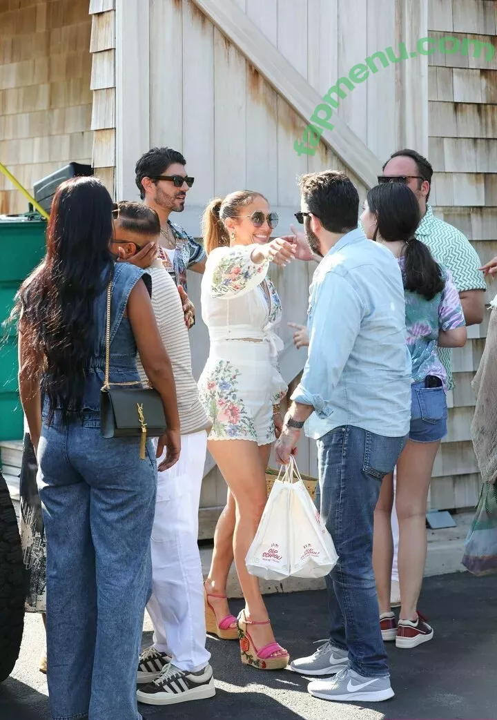 Jennifer Lopez nude photo #3525 (JLo / jenniferlopez)