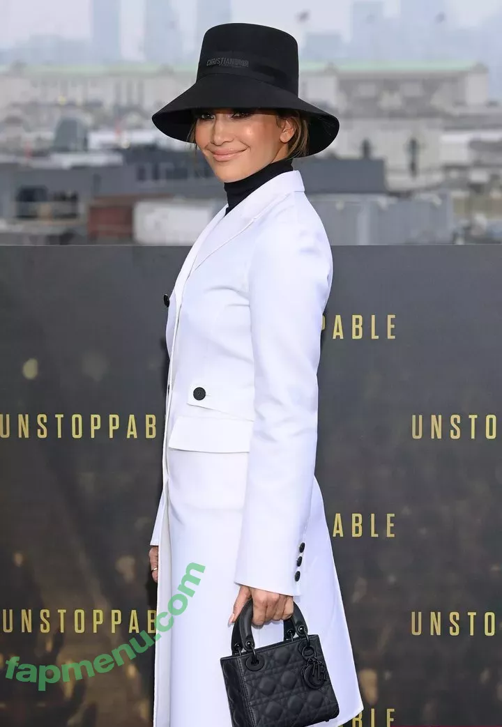 Jennifer Lopez nude photo #3893 (JLo / jenniferlopez)