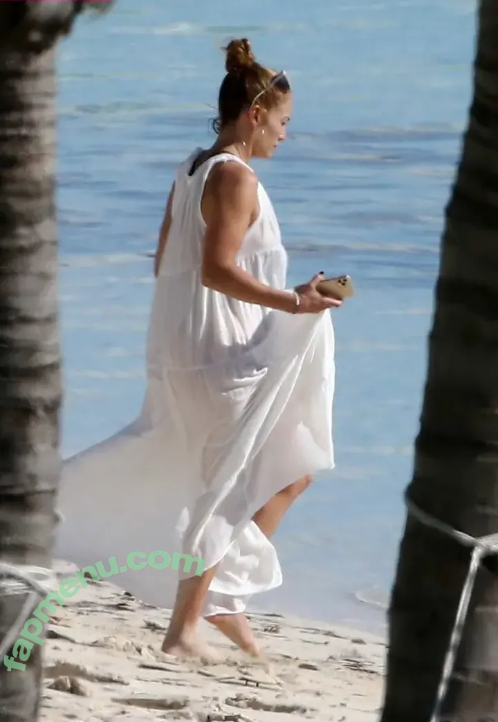 Jennifer Lopez nude photo #4452 (JLo / jenniferlopez)