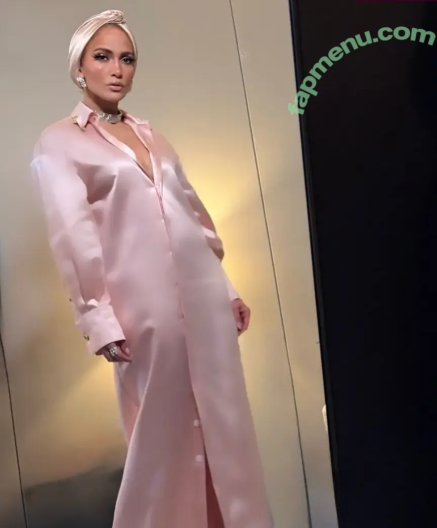 Jennifer Lopez nude photo #4568 (JLo / jenniferlopez)