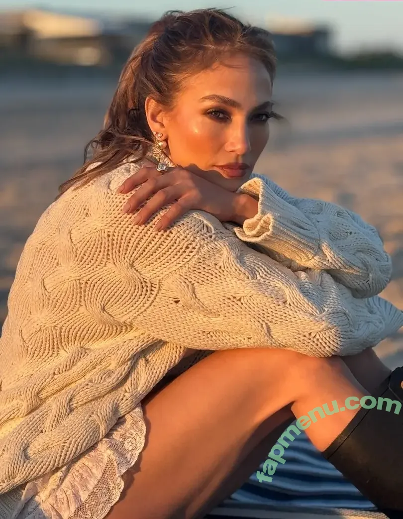 Jennifer Lopez nude photo #4946 (JLo / jenniferlopez)