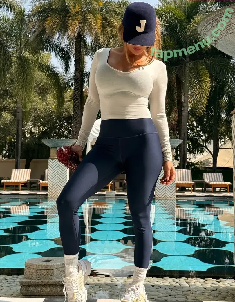 Jennifer Lopez nude photo #5254 (JLo / _jeenni2 / jennifer_jlo)