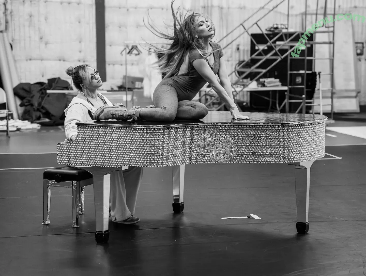 Jennifer Lopez nude photo #5286 (JLo / jenniferlopez)