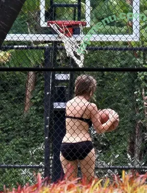 Jennifer Love Hewitt / jenniferlovehewitt nude photo #0042