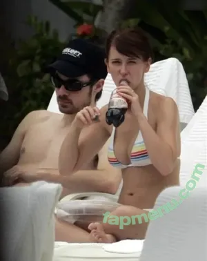 Jennifer Love Hewitt / jenniferlovehewitt nude photo #0360